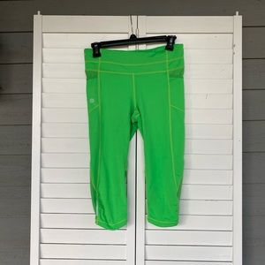 Athleta like green Capri leggings size small
